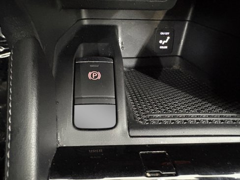 Used 2021 Nissan Kicks SR w/ Interior Electronics Package image 16