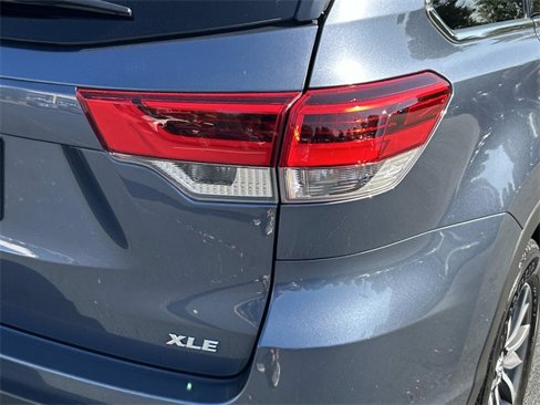 Used 2019 Toyota Highlander XLE image 11