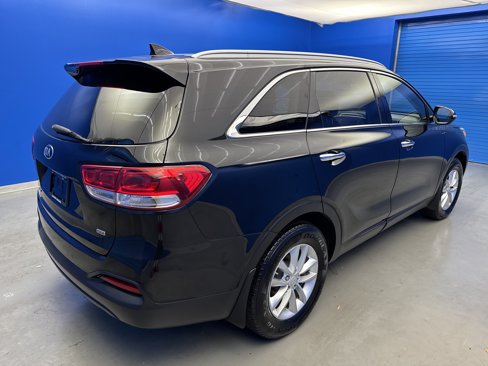 Used 2017 Kia Sorento LX w/ LX Convenience Package image 7
