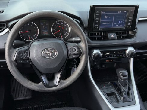 Used 2022 Toyota RAV4 LE image 11