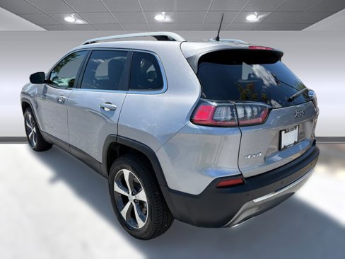 Used 2019 Jeep Cherokee Limited w/ Luxury Group image 3