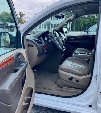 Used 2015 Chrysler Town & Country Touring w/ Driver Convenience Group image 7