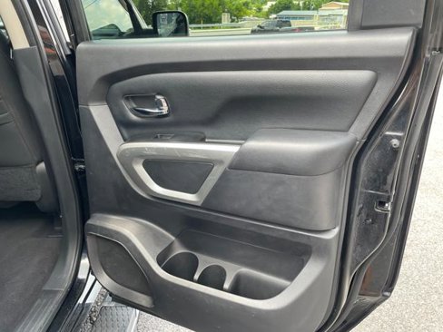 Used 2017 Nissan Titan SV image 23