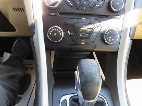 Used 2014 Ford Fusion SE image 16