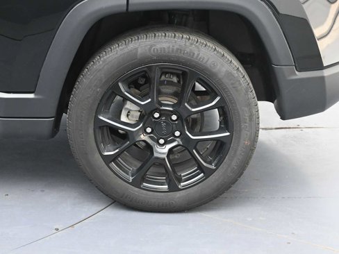 Used 2023 Jeep Compass Latitude w/ Convenience Group image 4