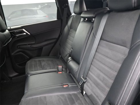 Used 2024 Mitsubishi Outlander SE image 12