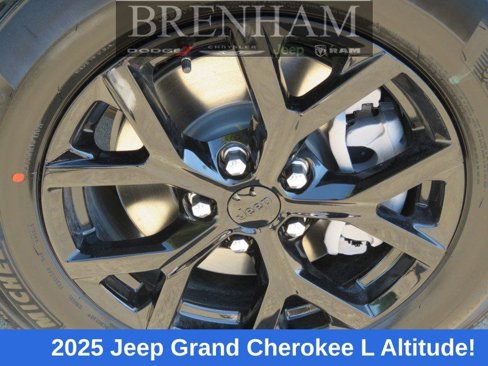 New 2025 Jeep Grand Cherokee L Laredo image 10