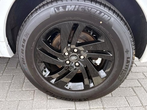 New 2024 Land Rover Discovery Sport S image 3