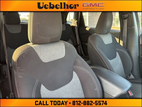 Used 2017 Jeep Cherokee Sport image 4