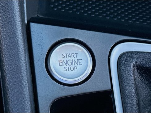 Used 2024 Volkswagen Jetta SE image 8