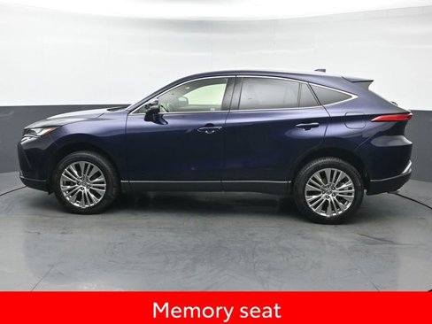 Certified 2022 Toyota Venza XLE image 4