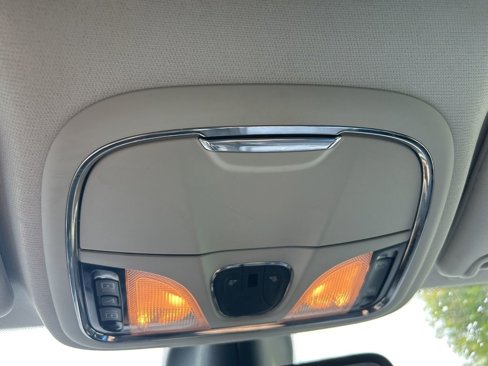 Used 2019 Jeep Cherokee Limited image 25