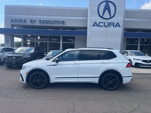Used 2022 Volkswagen Tiguan SE R-Line image 1