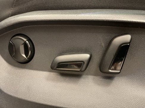 Used 2022 Volkswagen Tiguan SE w/ Panoramic Sunroof Package image 10