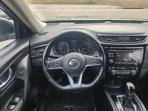 Used 2017 Nissan Rogue SV image 10