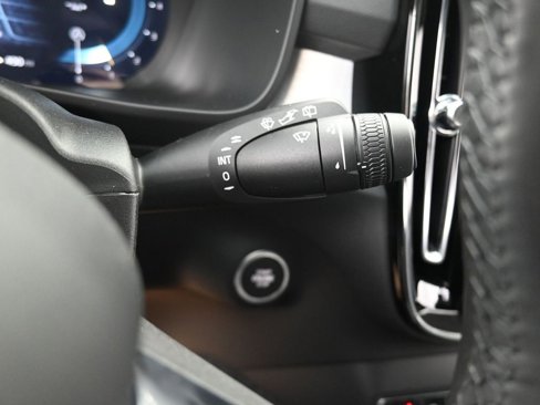 New 2025 Volvo XC40 B5 Core image 17