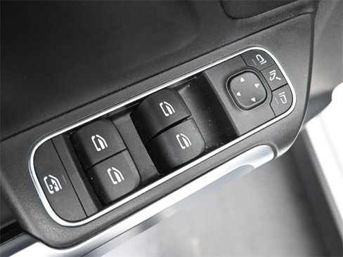 Used 2022 Mercedes-Benz GLB 250 image 13