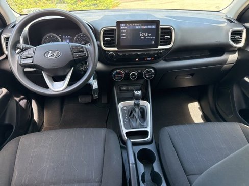 Certified 2022 Hyundai Venue SE w/ Cargo Package image 4
