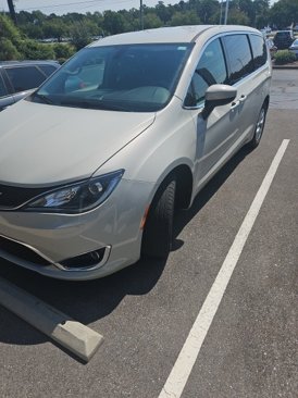 Used 2017 Chrysler Pacifica Touring Plus w/ Tire & Wheel Group image 2