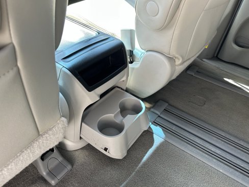 Used 2014 Toyota Sienna XLE image 27