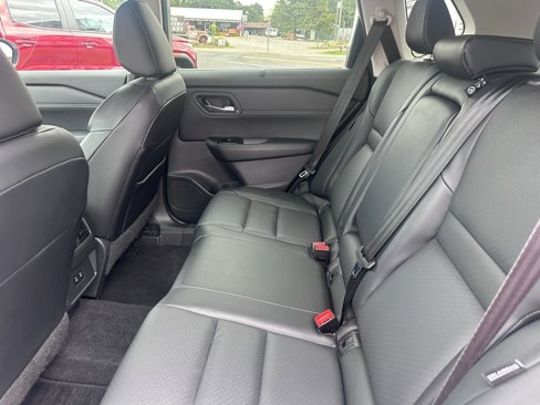Used 2024 Nissan Rogue SV w/ SV Premium Package image 2