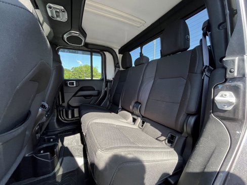 Used 2021 Jeep Gladiator Overland w/ Cold Weather Group image 14