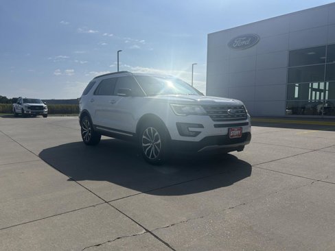Used 2017 Ford Explorer XLT w/ Equipment Group 202A image 1