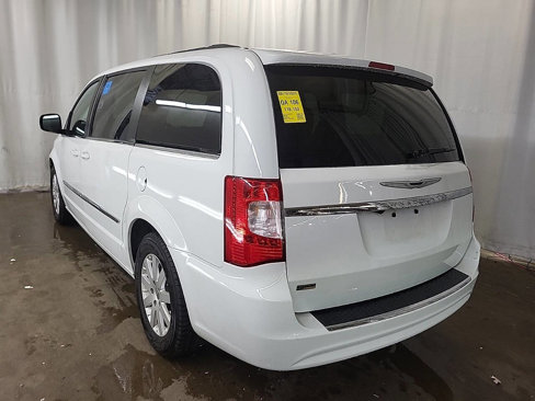 Used 2016 Chrysler Town & Country Touring image 5
