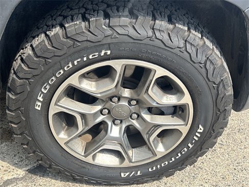 Used 2020 Jeep Cherokee Trailhawk w/ Cold Weather Group image 22
