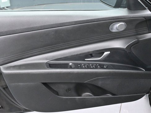 Used 2021 Hyundai Elantra SEL image 10