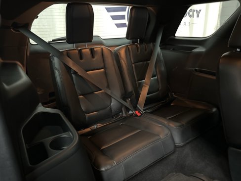 Used 2018 Ford Explorer XLT w/ Equipment Group 202A image 36