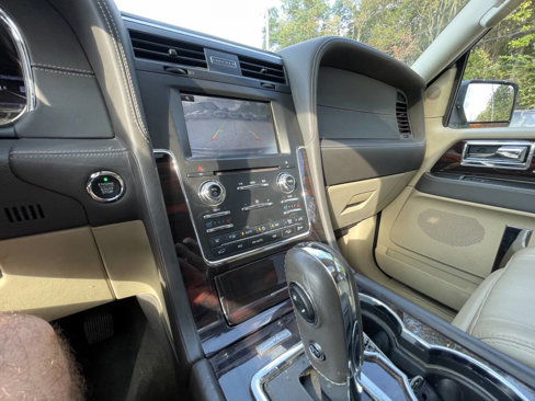 Used 2015 Lincoln Navigator L 4WD w/ Equipment Group 101A Reserve image 26