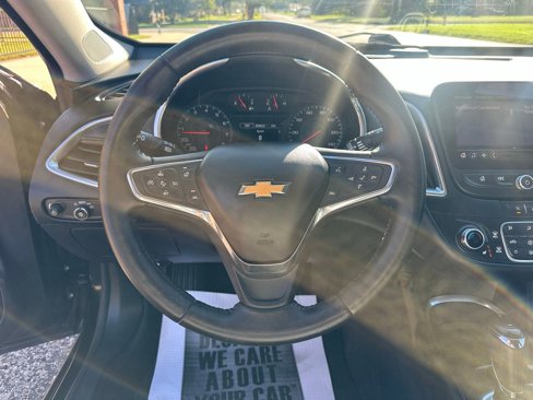 Used 2020 Chevrolet Malibu LT w/ Leather Package image 18