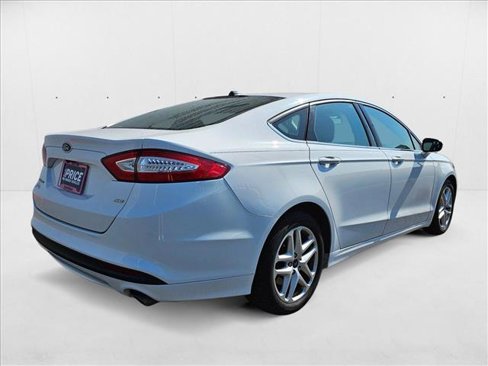 Used 2016 Ford Fusion SE image 5