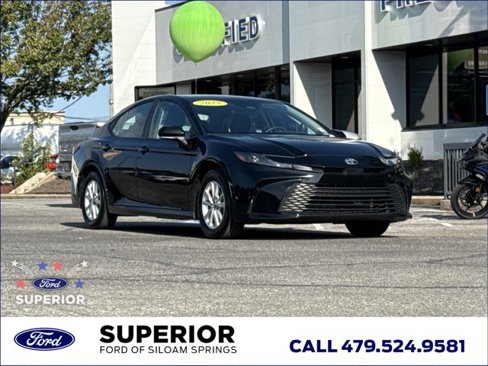 Used 2025 Toyota Camry LE image 1