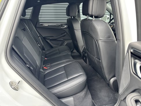 Certified 2025 Porsche Macan image 24