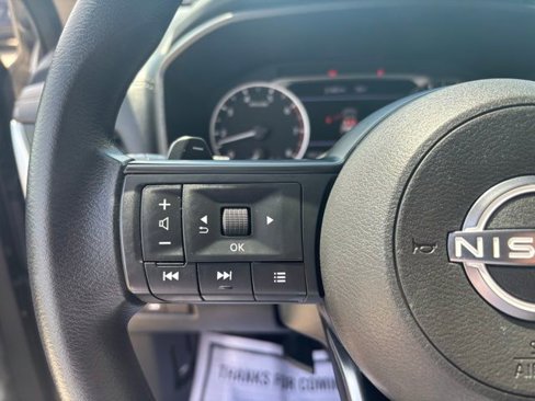 Used 2024 Nissan Rogue SV image 17