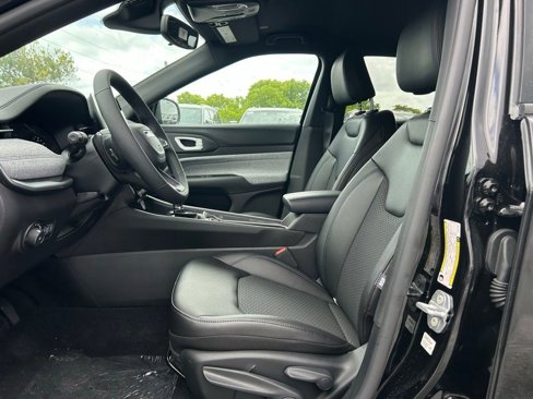 New 2025 Jeep Compass Latitude w/ Altitude Special Edition image 9