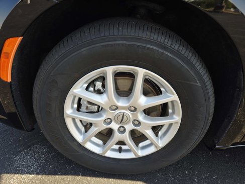 Used 2024 Chrysler Pacifica Touring-L image 22