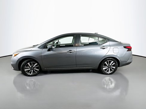 Used 2021 Nissan Versa SV image 4