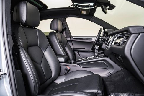 Certified 2018 Porsche Macan image 15