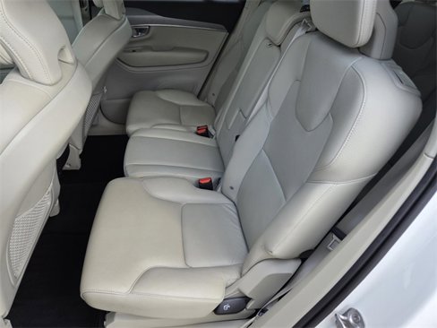 Used 2022 Volvo XC90 T5 Momentum w/ Climate Package image 31