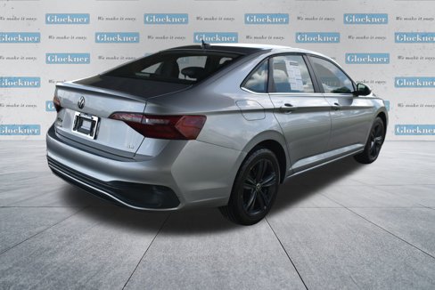 Used 2024 Volkswagen Jetta SE w/ Black Wheel Package image 6