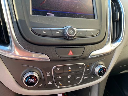 Used 2021 Chevrolet Equinox LT image 22