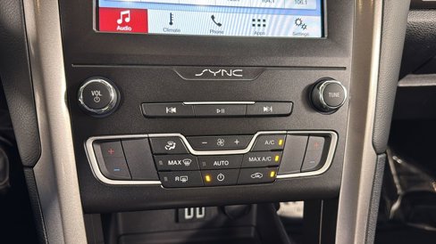Used 2019 Ford Fusion SE image 24