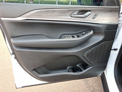 Used 2024 Jeep Grand Cherokee Limited w/ MOPAR Finishing Package image 15