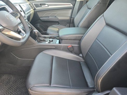 Used 2021 Volkswagen Atlas SEL R-Line image 12