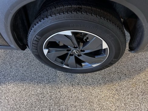 Used 2024 Nissan Rogue SV image 12
