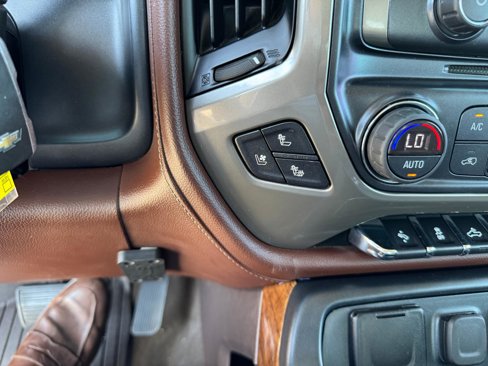 Used 2018 Chevrolet Silverado 1500 High Country image 35