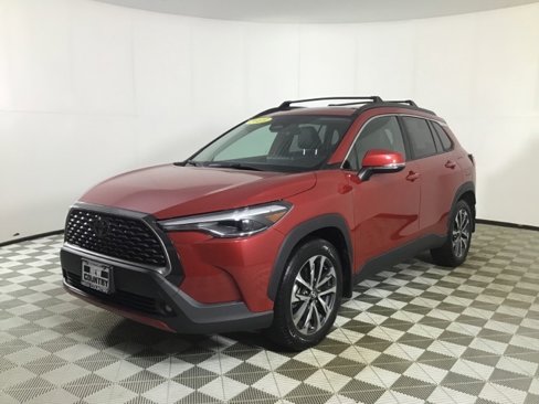 Used 2023 Toyota Corolla Cross XLE image 3